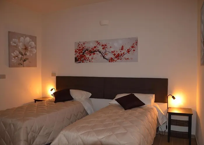 Ferriera 8 Oda ve Kahvaltı 3*